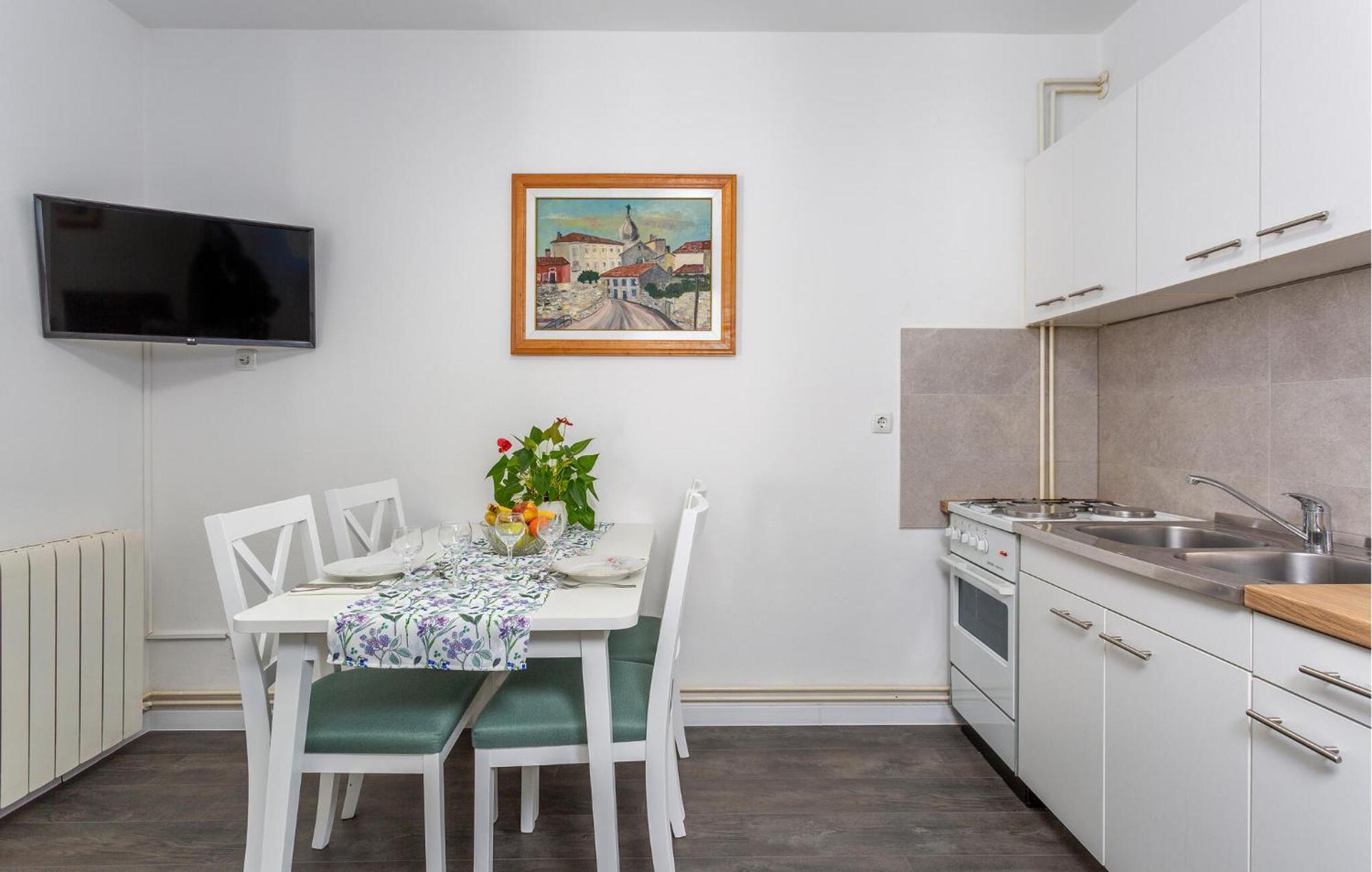 Stunning Apartment In Krk With Kitchen Krk Town Extérieur photo